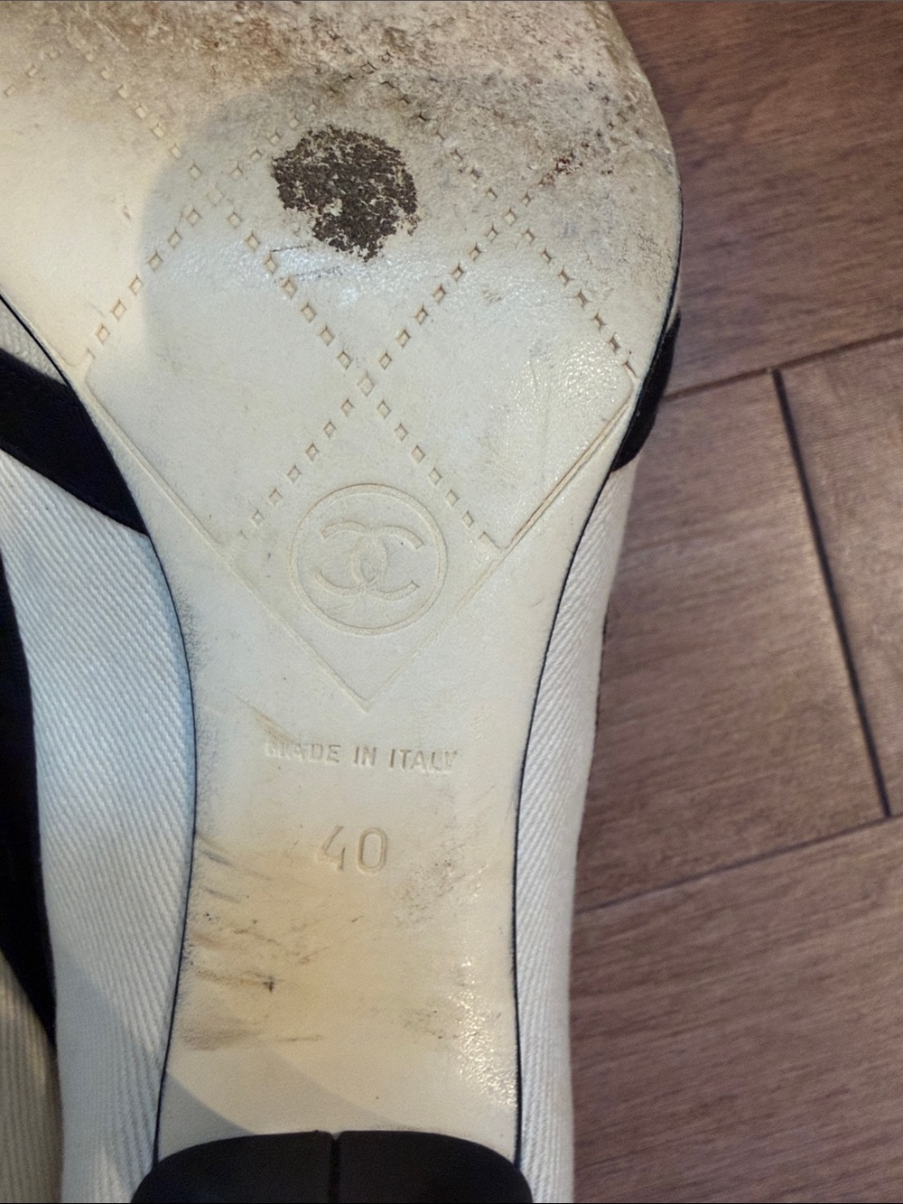CHANEL Cream Canvas and Black Trim Bow Pumps Sz 40 - Picture 8 of 10